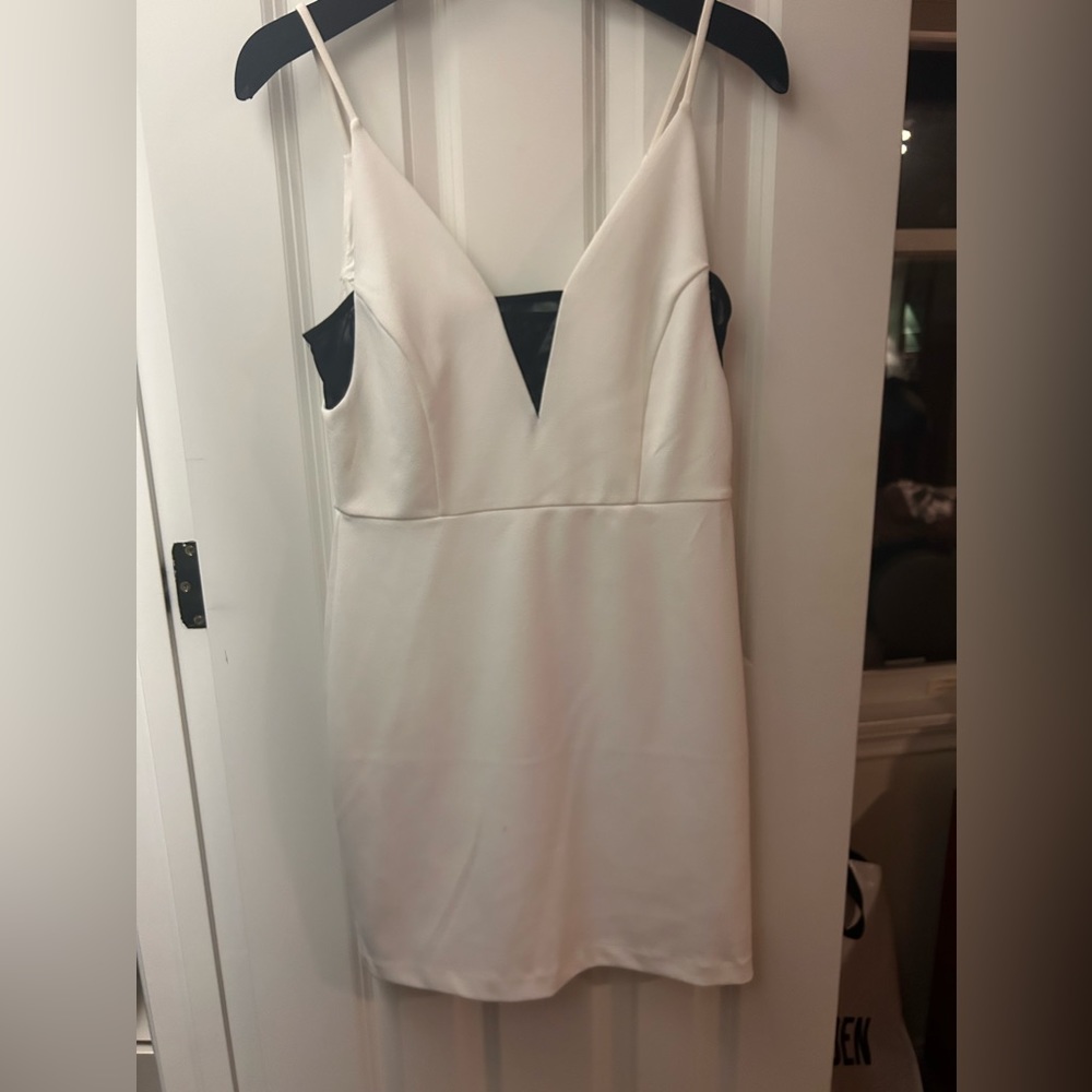 White Express dress with black details